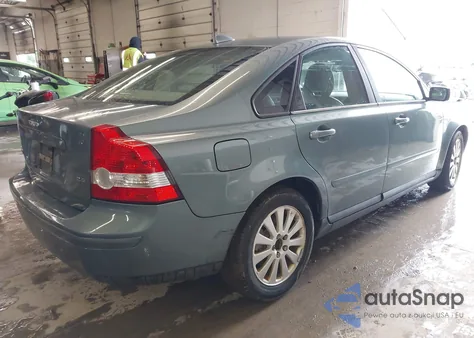 2005 Volvo S40 2.4I from USA, damaged, VIN YV1MS382352109304
